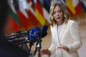 Ucraina, Meloni lavora a vertice Parigi: Italia c'è ma resta nodo invio truppe