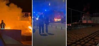 Ostia, stabilimenti a fuoco: raffica di incendi Ostia, stabilimenti a fuoco: raffica di incendi