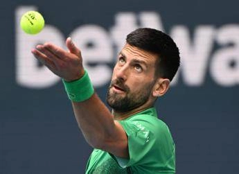 Djokovic, guanti 'speciali' a Miami: a cosa serve l'ultima trovata di Nole
