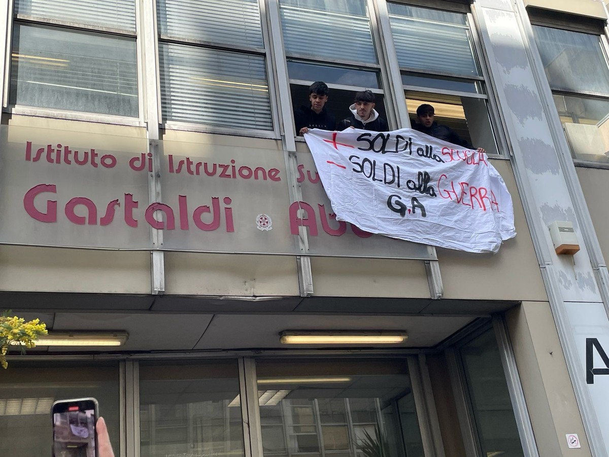 Sampierdarena, crolla il controsoffitto dell’istituto Gastaldi-Abba