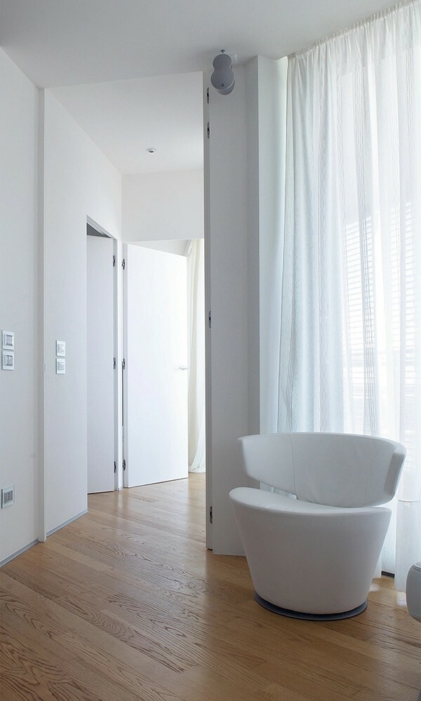 Porte filo muro: perché sono la soluzione più moderna per pareti lisce e lineari