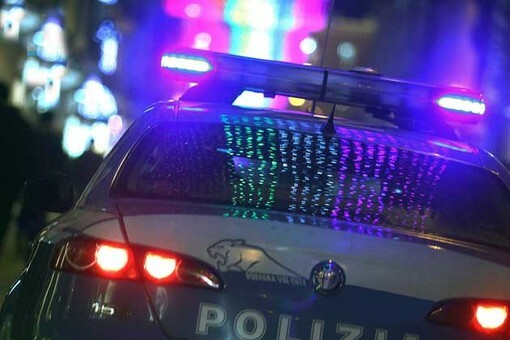 Rapallo, ubriaco in strada con un manganello e aggredisce i poliziotti: arrestato Rapallo, ubriaco in strada con un manganello e aggredisce i poliziotti: arrestato