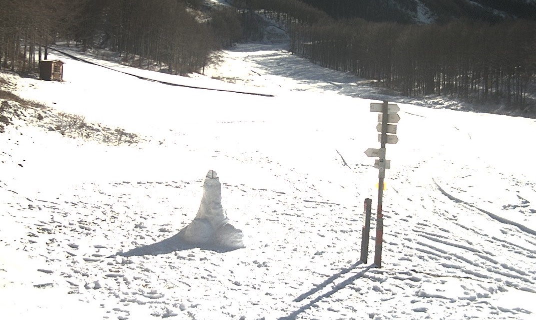 È proprio un pupazzo…del belino. La &quot;scultura&quot; di neve torna al Prato della Cipolla