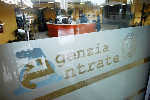 Agenzia delle Entrate: frase di Mussolini in un ufficio alla Fiumara Agenzia delle Entrate: frase di Mussolini in un ufficio alla Fiumara