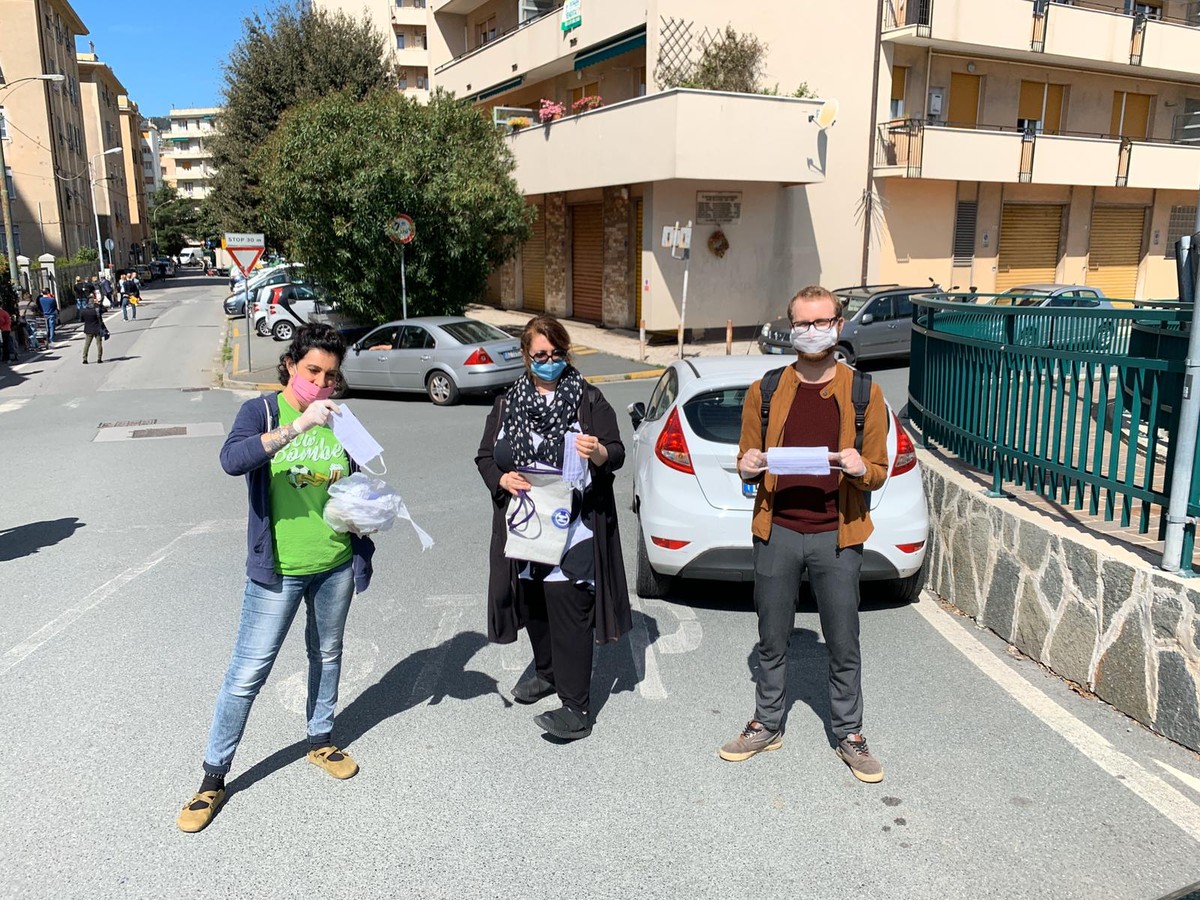 La Scuola Vespertina di Pegli cuce le mascherine per le persone più bisognose La Scuola Vespertina di Pegli cuce le mascherine per le persone più bisognose
