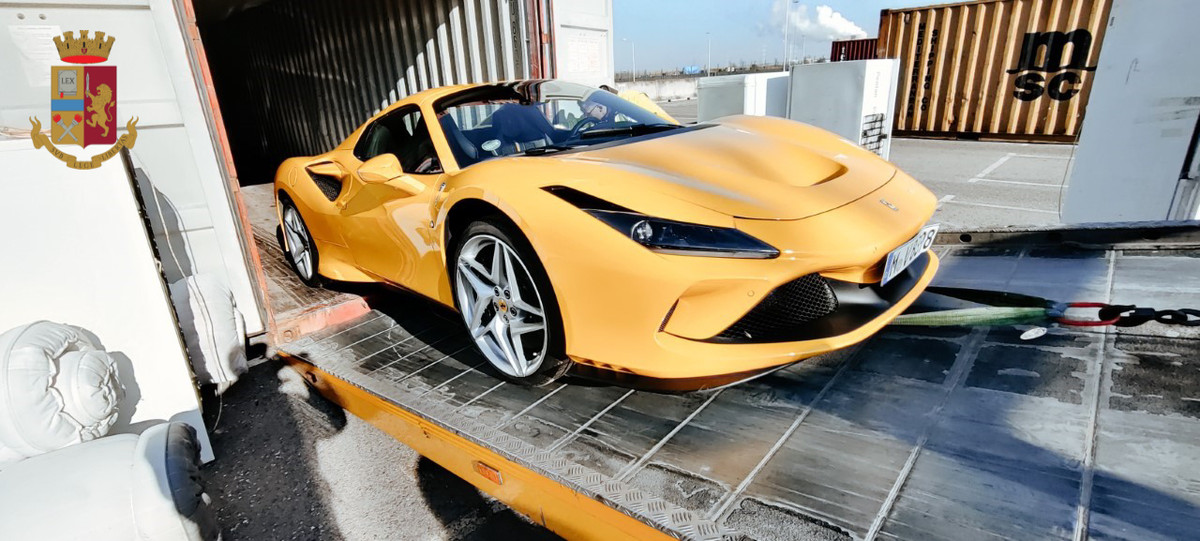 Auto di lusso rubate e ritrovate in Belgio su un container in partenza per l’Africa Auto di lusso rubate e ritrovate in Belgio su un container in partenza per l’Africa