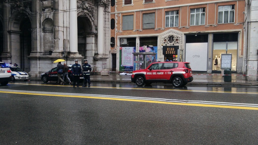 Genova, si butta giù dal Ponte Monumentale: è un 34enne Genova, si butta giù dal Ponte Monumentale: è un 34enne