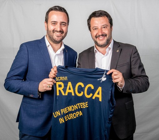 "Votare Lega e scrivere Racca vuol dire avere una persona a Bruxelles che faccia i nostri interessi, gli interessi del Nord-Ovest" "Votare Lega e scrivere Racca vuol dire avere una persona a Bruxelles che faccia i nostri interessi, gli interessi del Nord-Ovest"