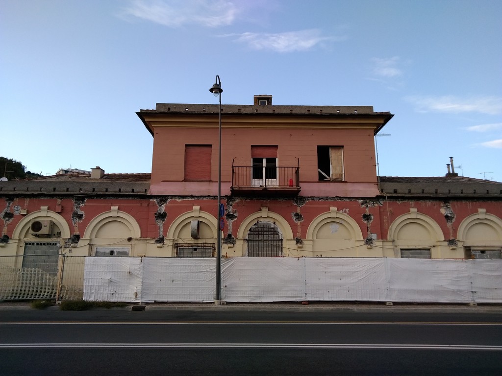 Vecchia stazione, quel ‘buco nero’ nel cuore di Pra’ Vecchia stazione, quel ‘buco nero’ nel cuore di Pra’