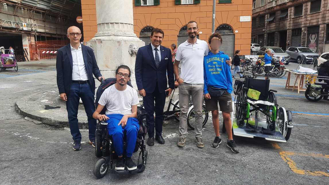 Mobilità sostenibile e urbanismo tattico, piazza Bandiera diventa pedonale – Lavocedigenova.it Mobilità sostenibile e urbanismo tattico, piazza Bandiera diventa pedonale – Lavocedigenova.it