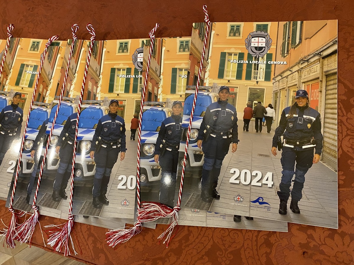 La Polizia Locale sostiene l'istituto Gaslini attraverso il calendario 2024  