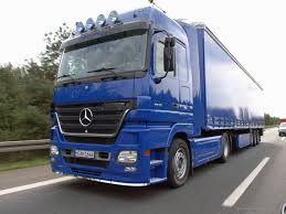 Varchi portuali ancora presidiati dagli autotrasportatori, la protesta continua Varchi portuali ancora presidiati dagli autotrasportatori, la protesta continua