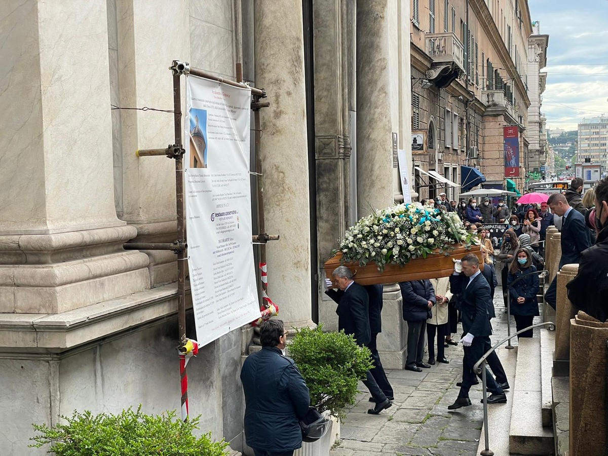 Funerale di Alice Scagni, l'omelia 'spezzata' del parroco: "Non è facile trovare le parole" Funerale di Alice Scagni, l'omelia 'spezzata' del parroco: "Non è facile trovare le parole"