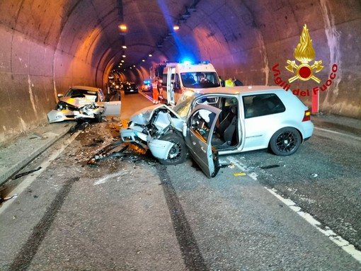Frontale tra due auto a Torriglia, le condizioni dei feriti al San Martino Frontale tra due auto a Torriglia, le condizioni dei feriti al San Martino