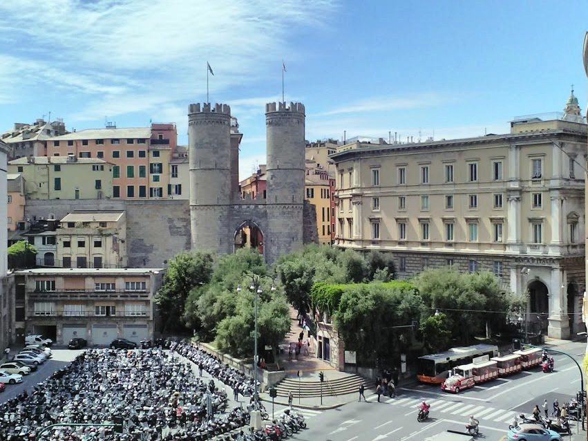 Genova e il guardiano della soglia di Porta Soprana