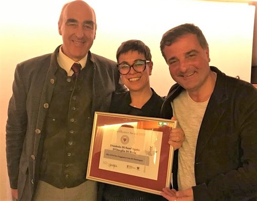 Con una sfilata all’insegna dell’eleganza e delle bollicine si è chiusa un’edizione straordinaria del Merano WineFestival Con una sfilata all’insegna dell’eleganza e delle bollicine si è chiusa un’edizione straordinaria del Merano WineFestival