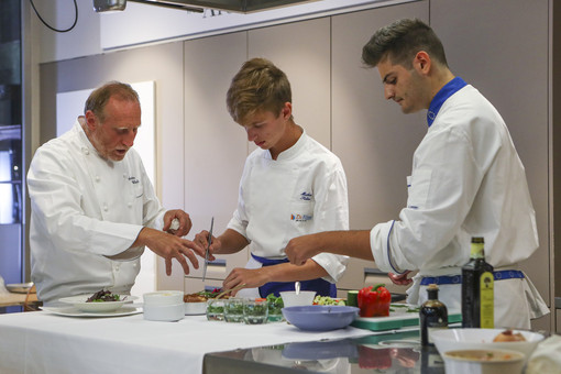 Dopo i Mastery in, la formazione all'Istituto De Filippi prosegue per tutta la carriera di chef e manager dell’ospitalità Dopo i Mastery in, la formazione all'Istituto De Filippi prosegue per tutta la carriera di chef e manager dell’ospitalità
