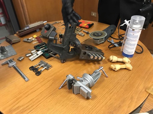 Arrestato a Roma il "mago" della chiave bulgara. Aveva commesso furti anche a Savona Arrestato a Roma il "mago" della chiave bulgara. Aveva commesso furti anche a Savona