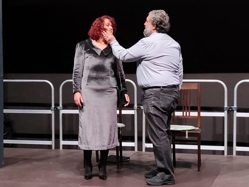 Emma e dintorni: la nuova pièce di Eleonora Bombino al Teatro Comunale di Cicagna
