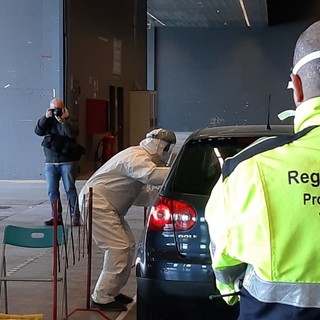 Coronavirus: al via i tamponi 'drive-through' direttamente dall’auto alla Fiera del mare [FOTO]