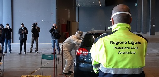 Coronavirus: al via i tamponi 'drive-through' direttamente dall’auto alla Fiera del mare [FOTO]