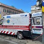 L’ambulanza crivellata di colpi: le conseguenze della guerra mostrate a De Ferrari per sensibilizzare le persone