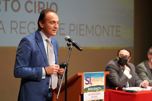 Il presidente del Piemonte Alberto Cirio: "Disponibili a entrare nella compagine societaria dei porti di Genova e Savona" Il presidente del Piemonte Alberto Cirio: "Disponibili a entrare nella compagine societaria dei porti di Genova e Savona"