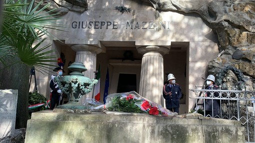 Sulla tomba di Mazzini per il 160° anniversario dell’Unità d'Italia (FOTO)