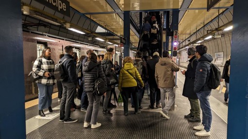 Guasto alla rete elettrica: linea metro interrotta nella stazione di Principe Guasto alla rete elettrica: linea metro interrotta nella stazione di Principe