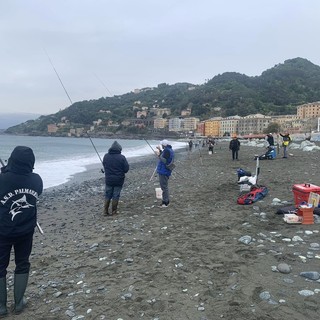 Genova non è una città per pescatori: un mare di critiche allo stop di cinque mesi alla pesca nelle spiagge
