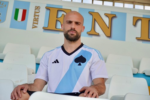 Virtus Entella, 110 anni di storia: la festa con la maglia commemorativa dedicata a Enrico Sannazzari