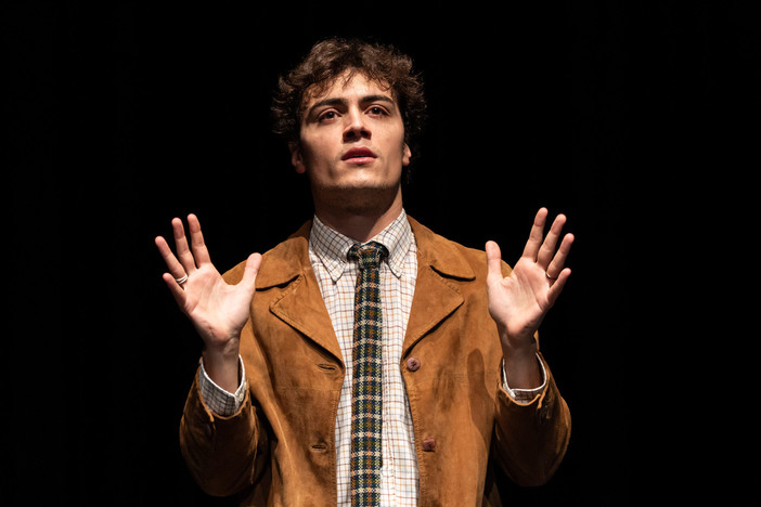 Un inedito Testori rivive alla Tosse: Alessandro Bandini porta in scena la storia d’amore segreta con Alain Toubas Un inedito Testori rivive alla Tosse: Alessandro Bandini porta in scena la storia d’amore segreta con Alain Toubas