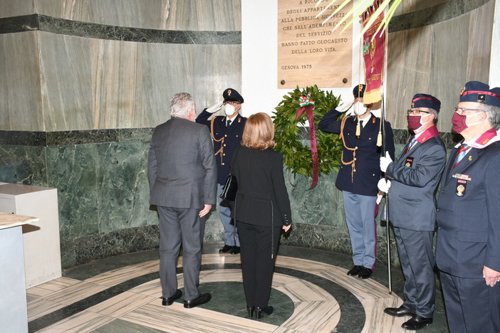 Medaglia d'oro per la polizia in occasione del 169° anniversario della fondazione (FOTO) Medaglia d'oro per la polizia in occasione del 169° anniversario della fondazione (FOTO)