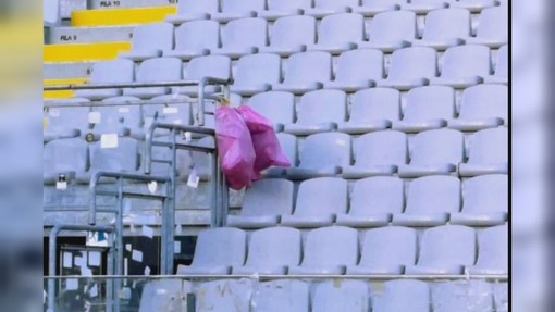 Perdono per 4-2 la partita, ma prima di tornare a casa ripuliscono tutta la curva dai rifiuti Perdono per 4-2 la partita, ma prima di tornare a casa ripuliscono tutta la curva dai rifiuti