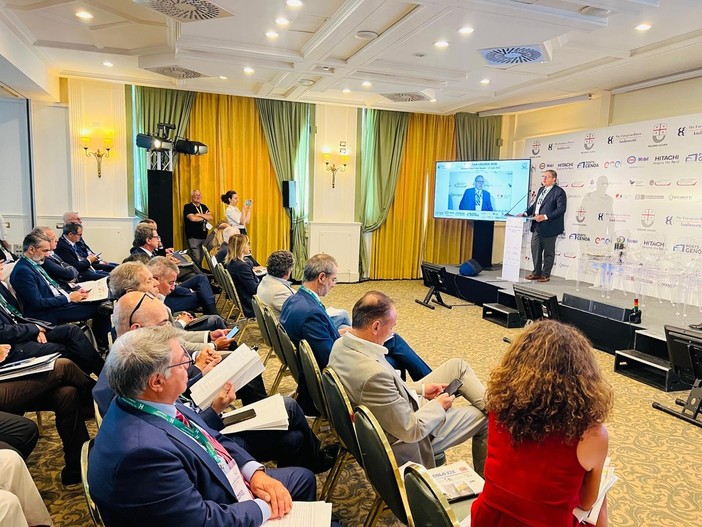 PNRR, Toti al Forum Ambrosetti: "Per correre servono regole più semplici"