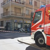 Sestri, fuga di gas da un camioncino alimentato a GPL in via Ciro Menotti