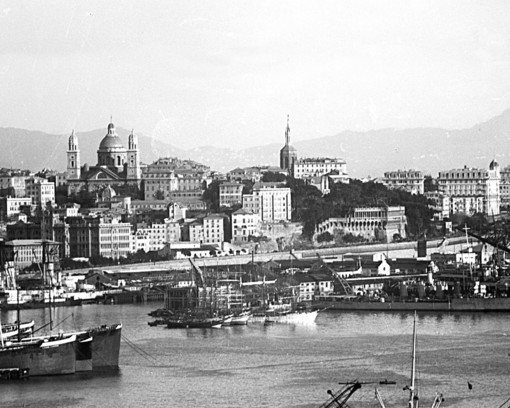 Dal 1 dicembre al 9 gennaio al Galata Museo del Mare la mostra "Genova mia città intera" Dal 1 dicembre al 9 gennaio al Galata Museo del Mare la mostra "Genova mia città intera"