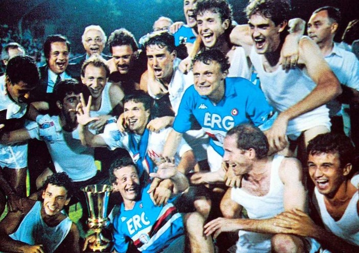 1989: Vierchowod e Dossena festeggiano con Vialli e tutta la Samp la Coppa Italia (foto Facebook U.C. Sampdoria)