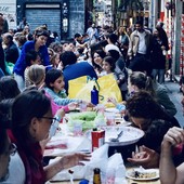 'Chi mangia insieme, resta insieme': chiuse le prenotazioni per la Cena Condivisa 2026 'Chi mangia insieme, resta insieme': chiuse le prenotazioni per la Cena Condivisa 2026