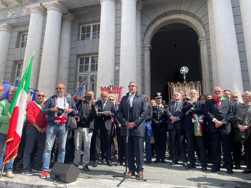 25 aprile, Toti: "Fischi ricevuti è contraddire l'appello a riconoscersi tutti nella Costituzione" 25 aprile, Toti: "Fischi ricevuti è contraddire l'appello a riconoscersi tutti nella Costituzione"