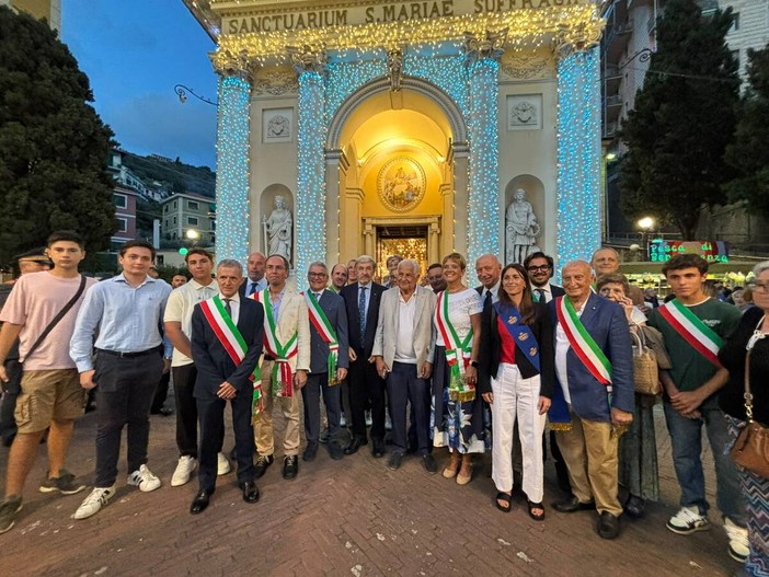 Recco in festa per Nostra Signora del Suffragio: anche il presidente Bucci e l'assessore Lombardi alla Sagra del Fuoco Recco in festa per Nostra Signora del Suffragio: anche il presidente Bucci e l'assessore Lombardi alla Sagra del Fuoco