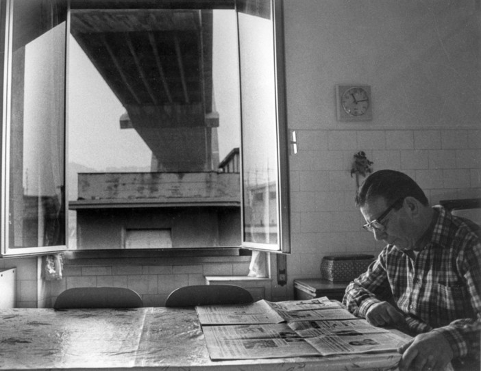 Quarantatré fotografie per aiutare gli sfollati del Ponte Morandi Quarantatré fotografie per aiutare gli sfollati del Ponte Morandi