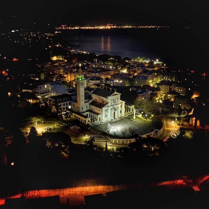 Arenzano, ragazza scompare nella notte. Genitori e amici danno l'allarme, ricerche in corso Arenzano, ragazza scompare nella notte. Genitori e amici danno l'allarme, ricerche in corso