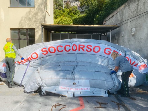 Smontata la tenda pre triage del San Martino allestita per l'emergenza Coronavirus Smontata la tenda pre triage del San Martino allestita per l'emergenza Coronavirus