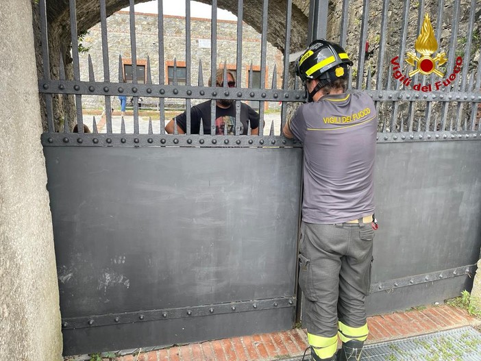 Forte Begato, i vigili del fuoco soccorrono una famiglia rimasta "imprigionata"