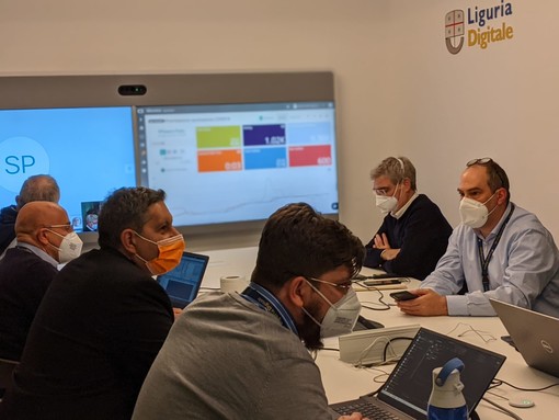 Covid, Toti: "20 mila cittadini tra i 75 e 79 anni hanno già prenotato il vaccino"