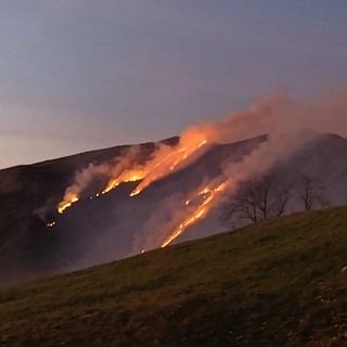 Incendi sul Monte Ramaceto del dicembre 2025, perquisizione dei Carabinieri Forestali in una famiglia di allevatori