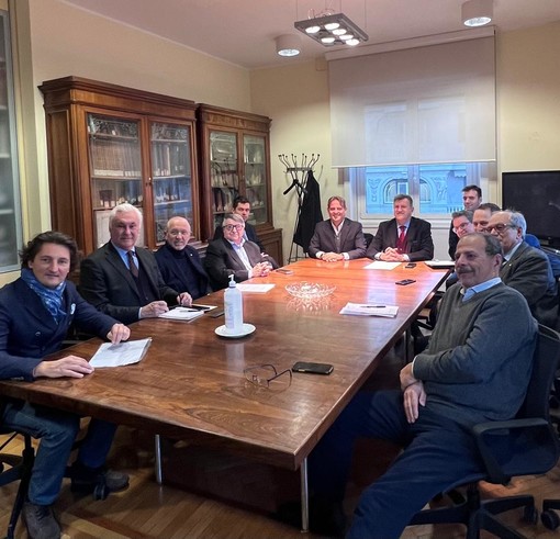 Scajola su tavola rotonda efficientamento energetico: "La Regione attiva con uno specifico programma di incentivi" Scajola su tavola rotonda efficientamento energetico: "La Regione attiva con uno specifico programma di incentivi"