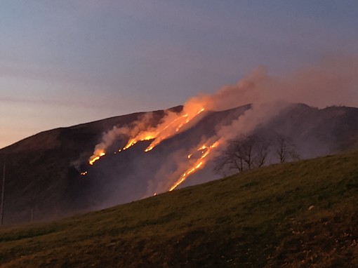 Incendi sul Monte Ramaceto del dicembre 2025, perquisizione dei Carabinieri Forestali in una famiglia di allevatori