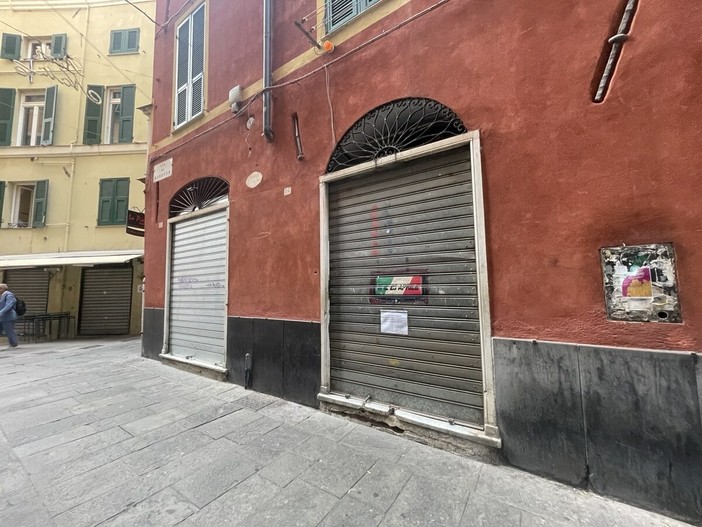 Via Ravecca, vandalizzato il distributore 24 ore Via Ravecca, vandalizzato il distributore 24 ore